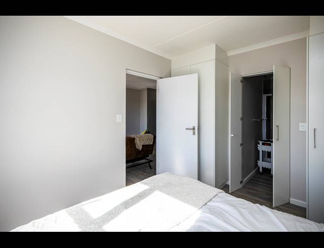 2 BEDROOM APARTMENT FOR SALE IN TABLE VIEW